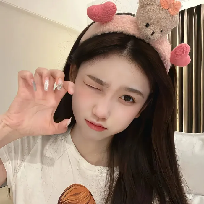 一线女星深夜共进晚餐，本人沉默不回应，深夜引热议